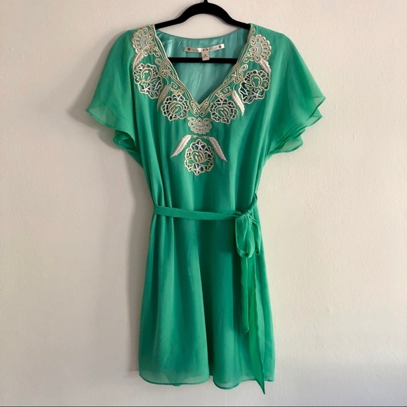 Chelsea & Violet Dresses & Skirts - Chelsea & Violet Green Flutter Sleeve Dress Small